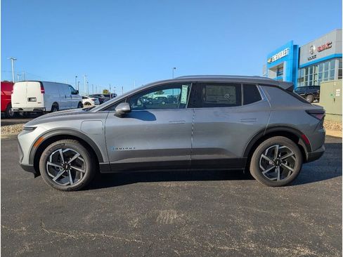 New 2026 Chevrolet Equinox EV LT image 4