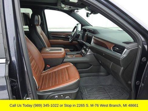 Used 2024 GMC Yukon XL Denali Ultimate w/ LPO, Floor Liner Package AWD/4WD image 32