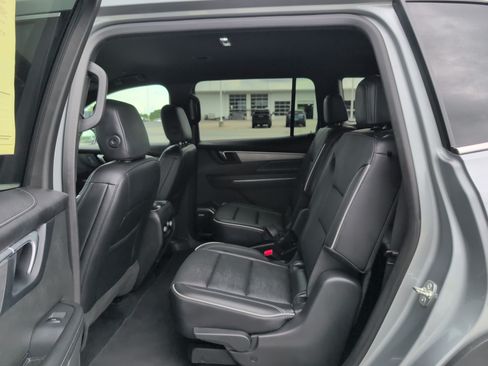 Used 2025 Buick Enclave Preferred FWD image 29