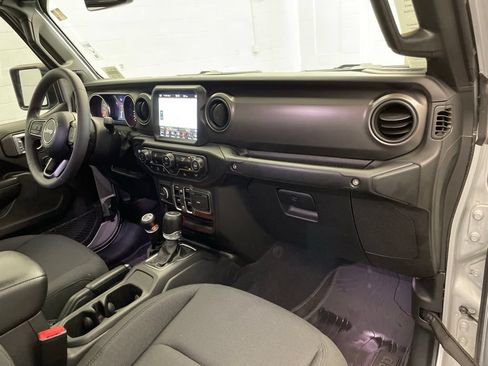 Certified 2023 Jeep Gladiator Sport AWD/4WD image 25