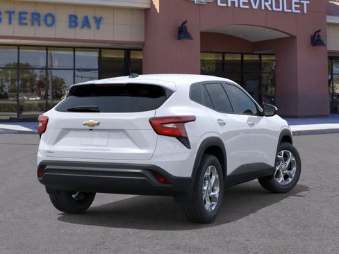 New 2026 Chevrolet Trax LS w/ LS Convenience Package FWD image 4