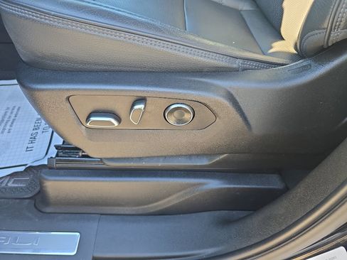 Used 2023 GMC Yukon XL Denali image 19