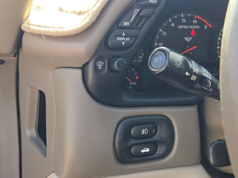 Used 2004 Chevrolet Corvette Coupe w/ Preferred Equipment Group RWD image 18
