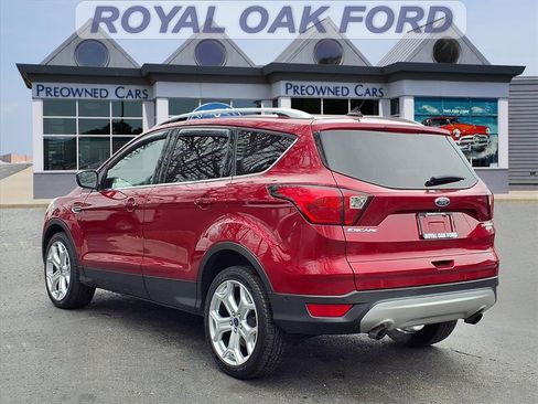 Used 2019 Ford Escape Titanium image 2