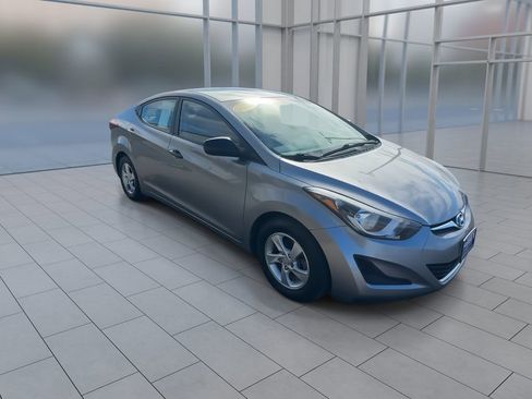 Used 2014 Hyundai Elantra SE image 3