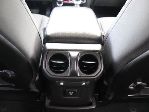 Used 2024 Jeep Wrangler Unlimited Rubicon 4xe AWD/4WD image 22