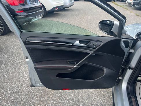 Used 2017 Volkswagen GTI SE FWD image 23