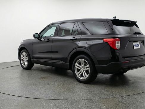 Used 2024 Ford Explorer XLT w/ Equipment Group 202A image 6