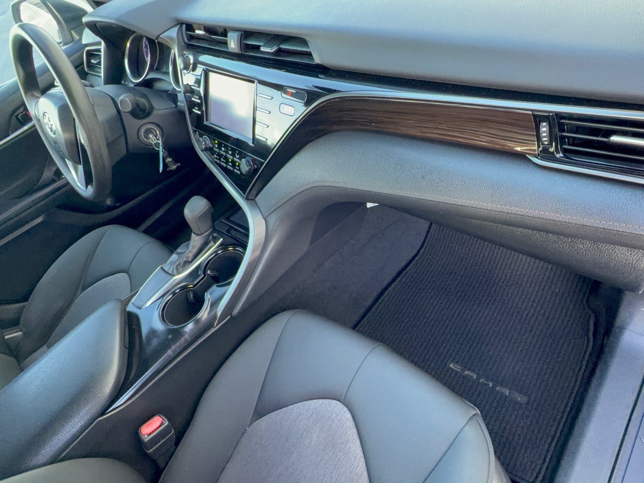 Used 2019 Toyota Camry LE FWD image 31