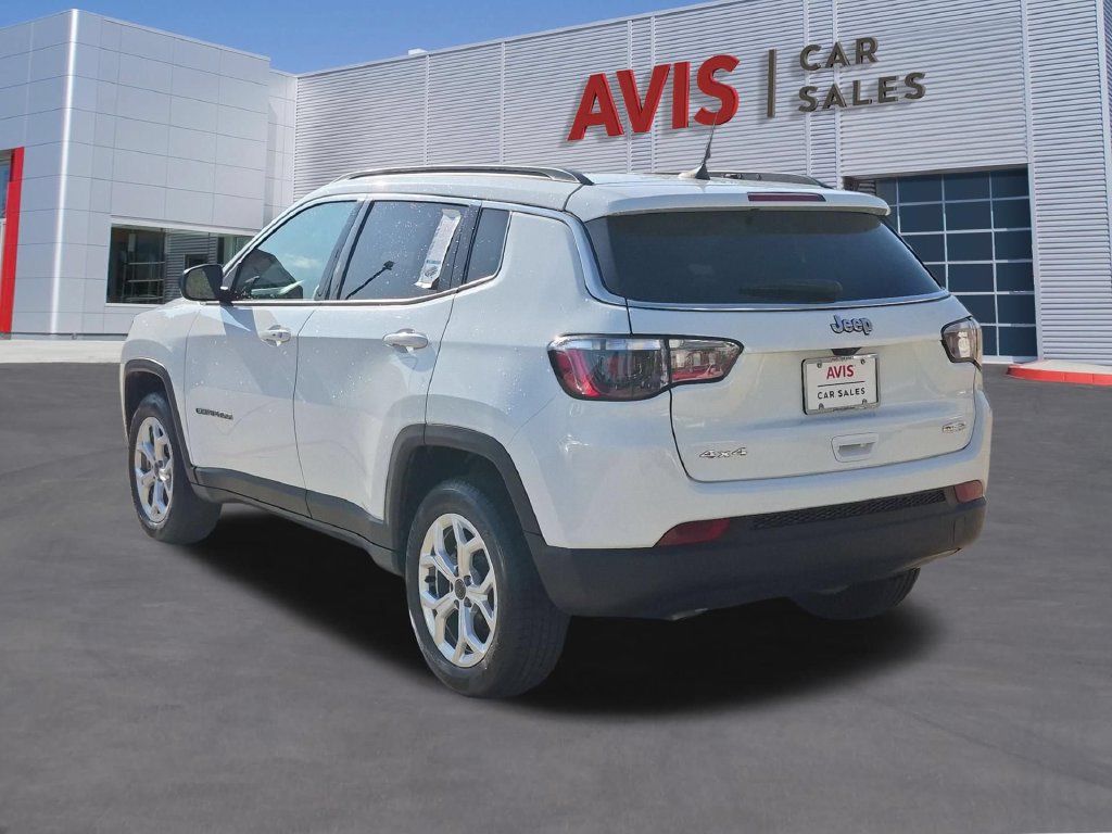 Used 2025 Jeep Compass Latitude w/ Sun & Sound Group AWD/4WD image 7