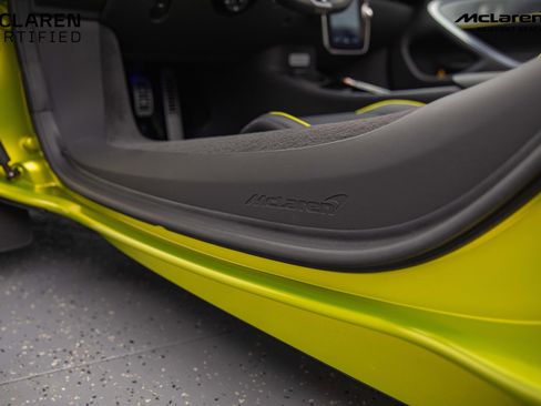 Used 2025 McLaren Artura Spider image 24