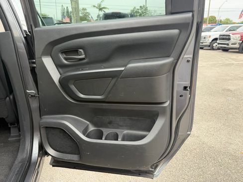 Used 2017 Nissan Titan S image 17