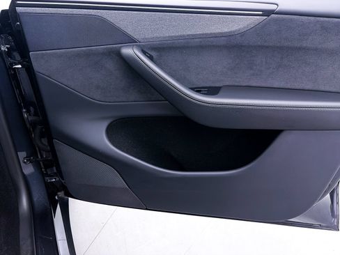 Used 2026 Tesla Model Y Long Range RWD image 32