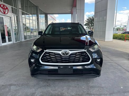 Certified 2025 Toyota Highlander XLE AWD/4WD image 2