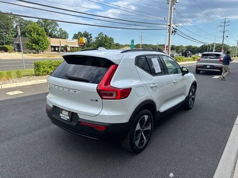 Certified 2025 Volvo XC40 B5 Plus AWD/4WD image 5