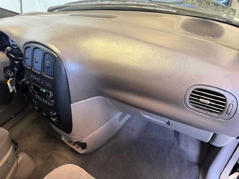 Used 2003 Dodge Caravan SE FWD image 29