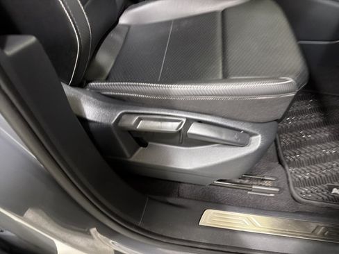 Used 2022 Volkswagen Atlas Cross Sport SE FWD image 37