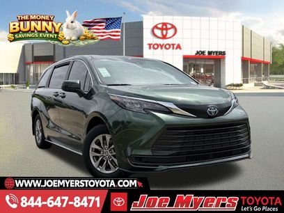Used 2025 Toyota Sienna LE w/ LE Plus Package