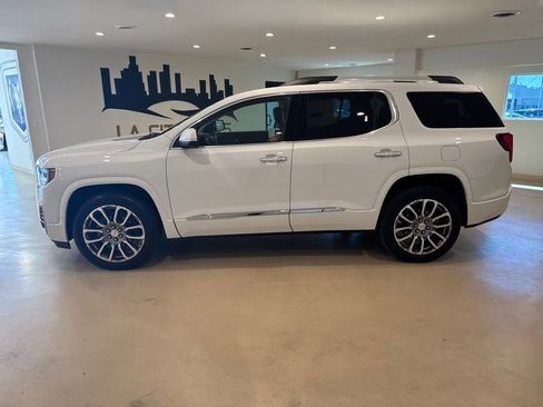 Used 2023 GMC Acadia Denali image 2