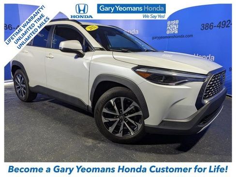 Used 2022 Toyota Corolla Cross XLE image 1