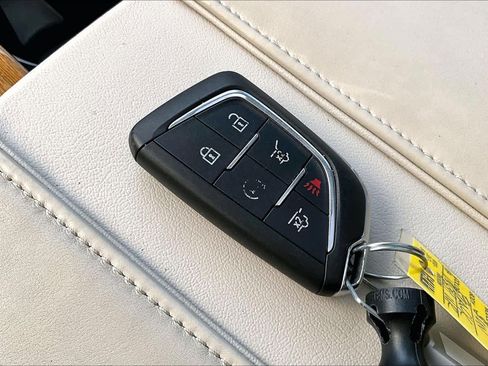 Used 2021 Cadillac Escalade ESV Premium Luxury Platinum image 14