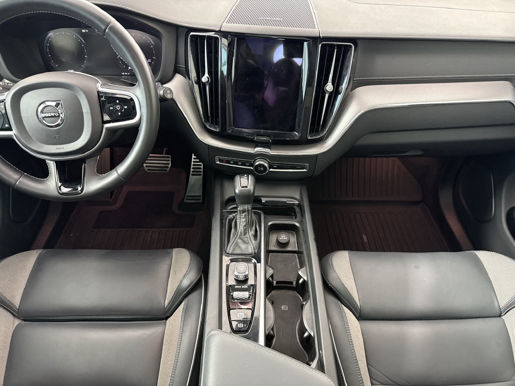 Used 2021 Volvo XC60 T5 R-Design w/ Protection Package Premier AWD/4WD image 14