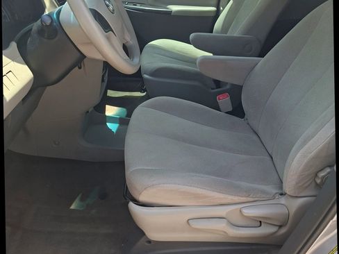 Used 2013 Toyota Sienna L FWD image 7