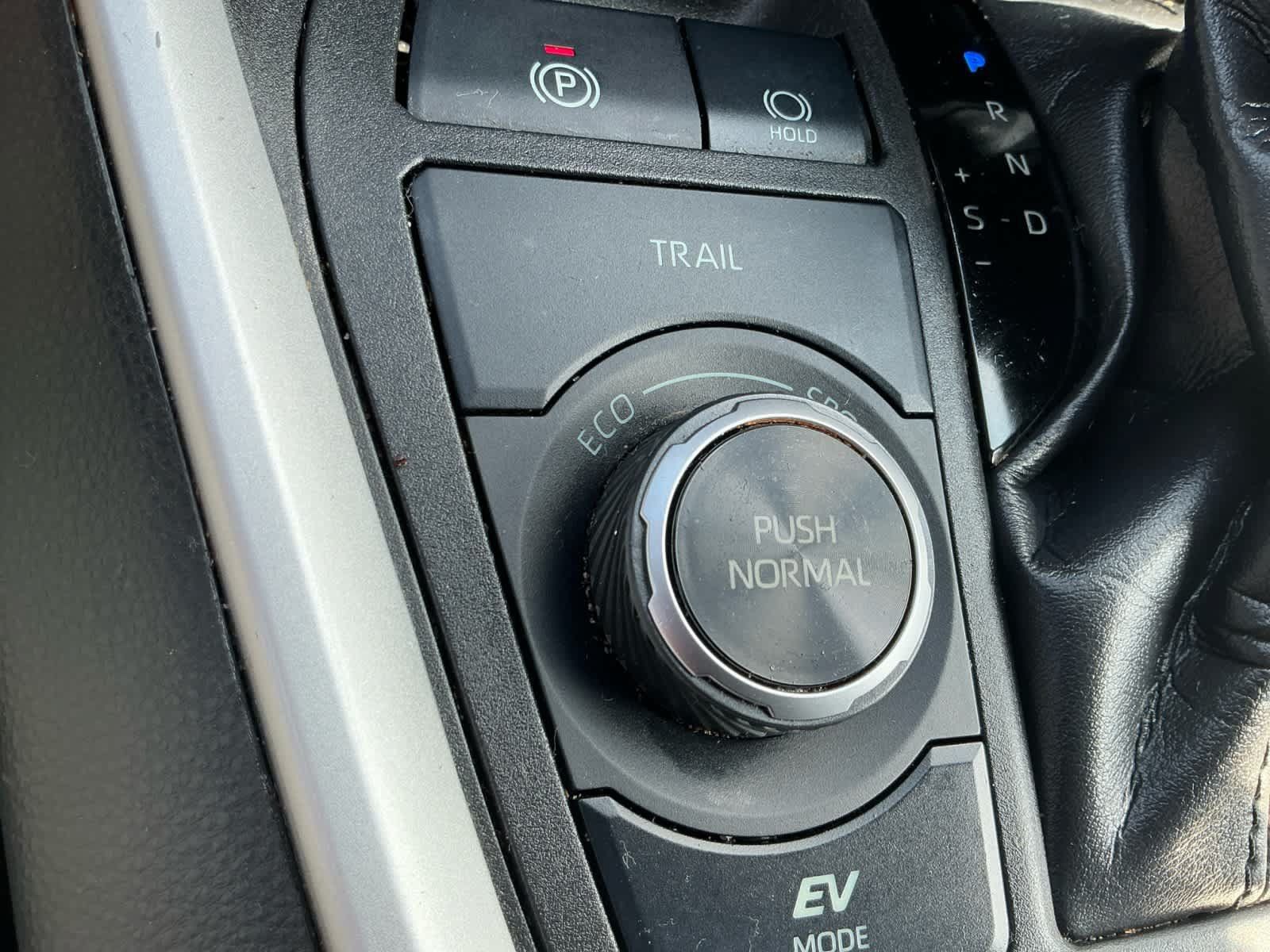Used 2023 Toyota RAV4 XLE AWD/4WD image 18