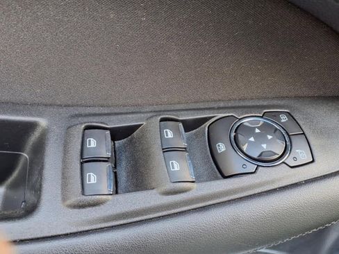 Used 2019 Ford Edge SE image 11