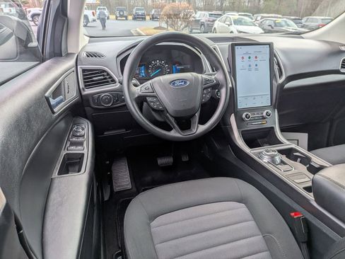 Used 2024 Ford Edge SE w/ Black Appearance Package image 24