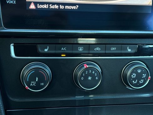 Certified 2019 Volkswagen Golf Alltrack SE image 21