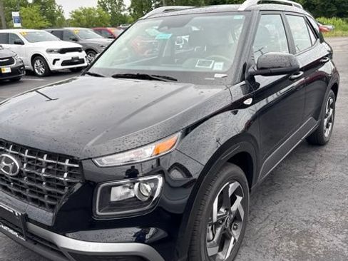 Certified 2026 Hyundai Venue SEL FWD image 3