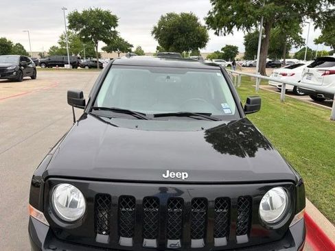 Used 2017 Jeep Patriot High Altitude FWD image 2