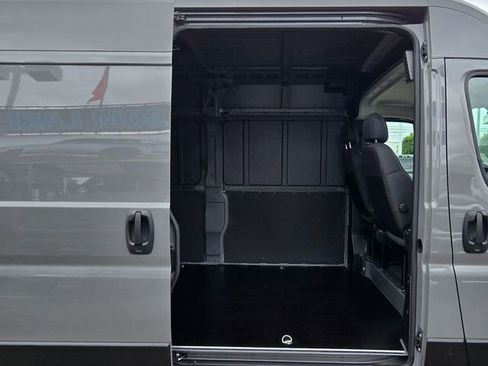 Used 2025 RAM ProMaster 2500 w/ Quick Order Package 22H SLT+ FWD image 21
