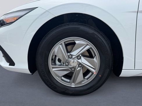 New 2026 Hyundai Elantra SE FWD image 9