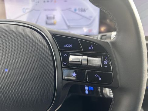 Used 2025 Hyundai Ioniq 6 SEL image 9