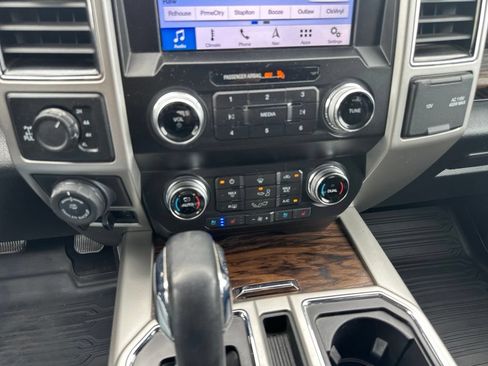 Used 2019 Ford F150 Lariat w/ Equipment Group 502A Luxury AWD/4WD image 41