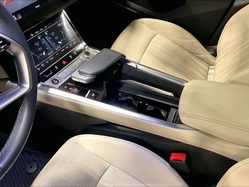 Used 2024 Audi Q8 e-tron Premium Plus w/ Premium Plus Package image 17