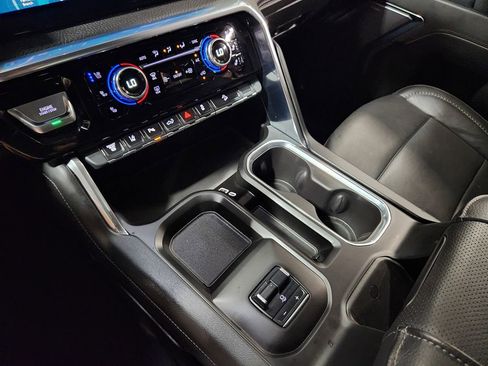 Used 2024 GMC Sierra 2500 Denali w/ Denali Reserve Package AWD/4WD image 43