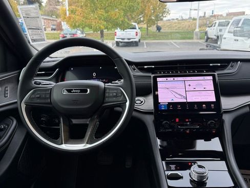 New 2025 Jeep Grand Cherokee Limited w/ Black Appearance Package image 28