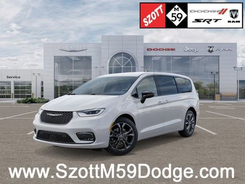 Used 2026 Chrysler Pacifica Select FWD image 1