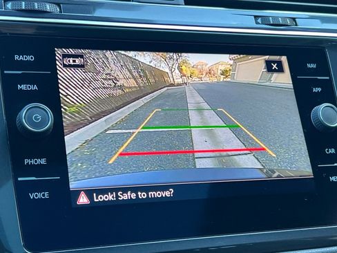 Certified 2022 Volkswagen Tiguan SEL R-Line image 20