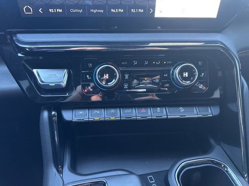 Used 2023 GMC Sierra 1500 AT4 w/ Technology Package image 4