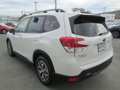 Used 2022 Subaru Forester Premium AWD/4WD image 4