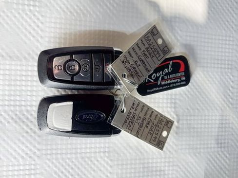 Used 2024 Ford Expedition XLT image 32