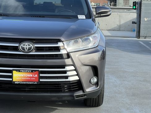Used 2017 Toyota Highlander Plus image 13