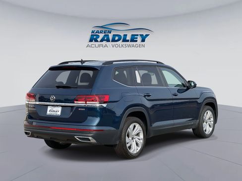 Certified 2022 Volkswagen Atlas SE image 2