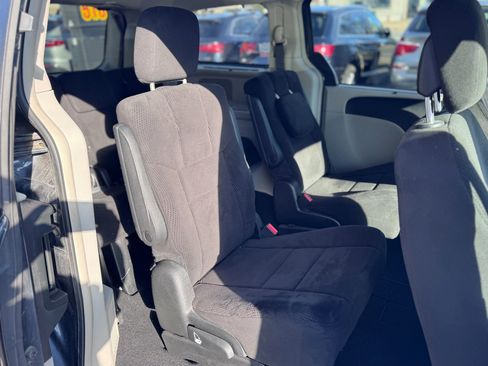 Used 2013 Chrysler Town & Country Touring image 20