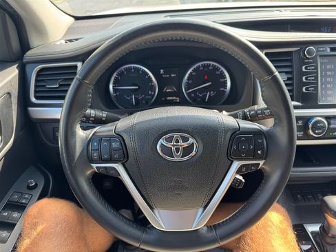 Used 2019 Toyota Highlander SE AWD/4WD image 11