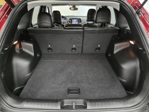 Used 2019 Jeep Cherokee Limited image 10